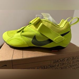 NEW - Nike Super Reps cycle shoes… new .. size 10.5 US fits like a 9.5/10 US.